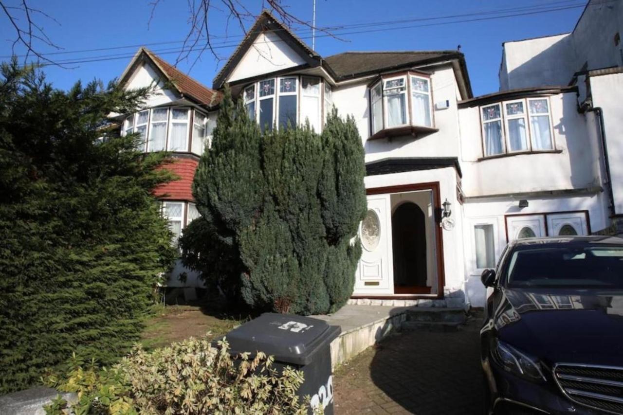 Oyo Timi Holiday Homes London Eksteriør billede
