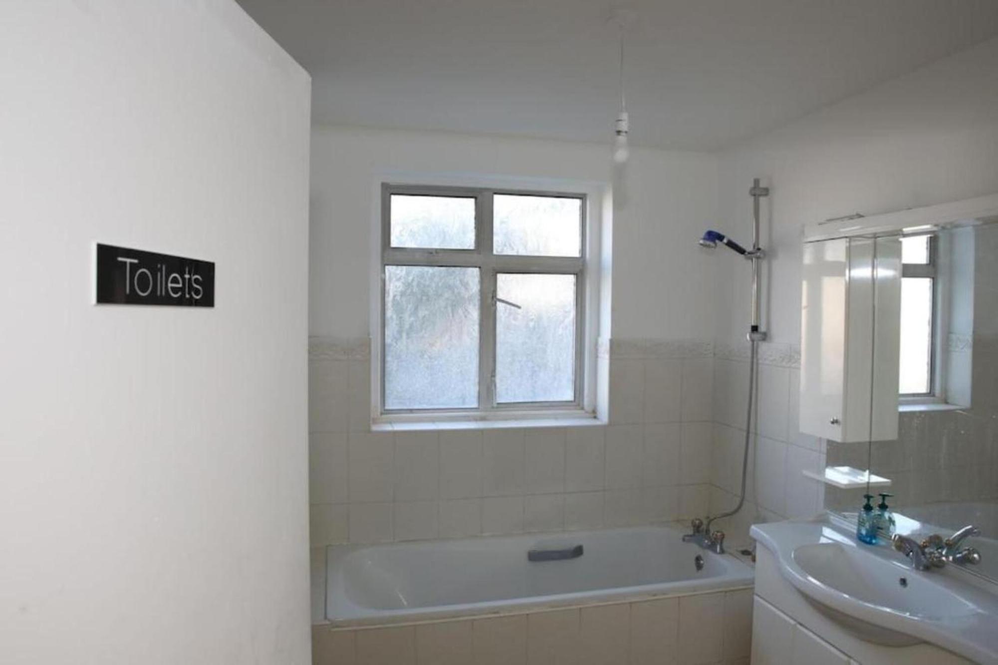 Oyo Timi Holiday Homes London Eksteriør billede